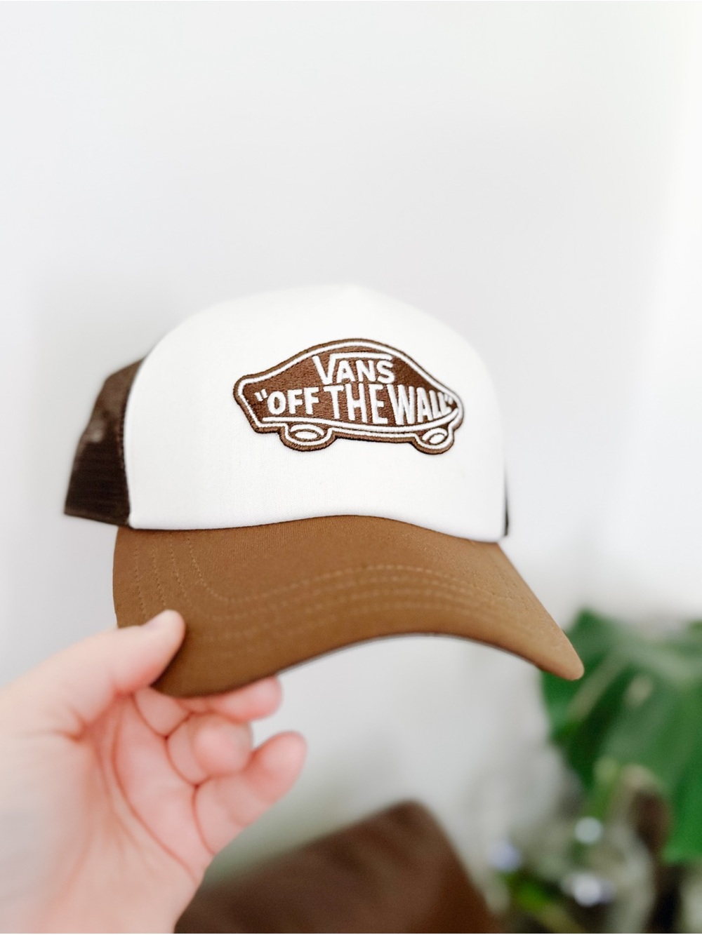 Vans Kids White & Brown 'Off The Wall' Trucker Hat